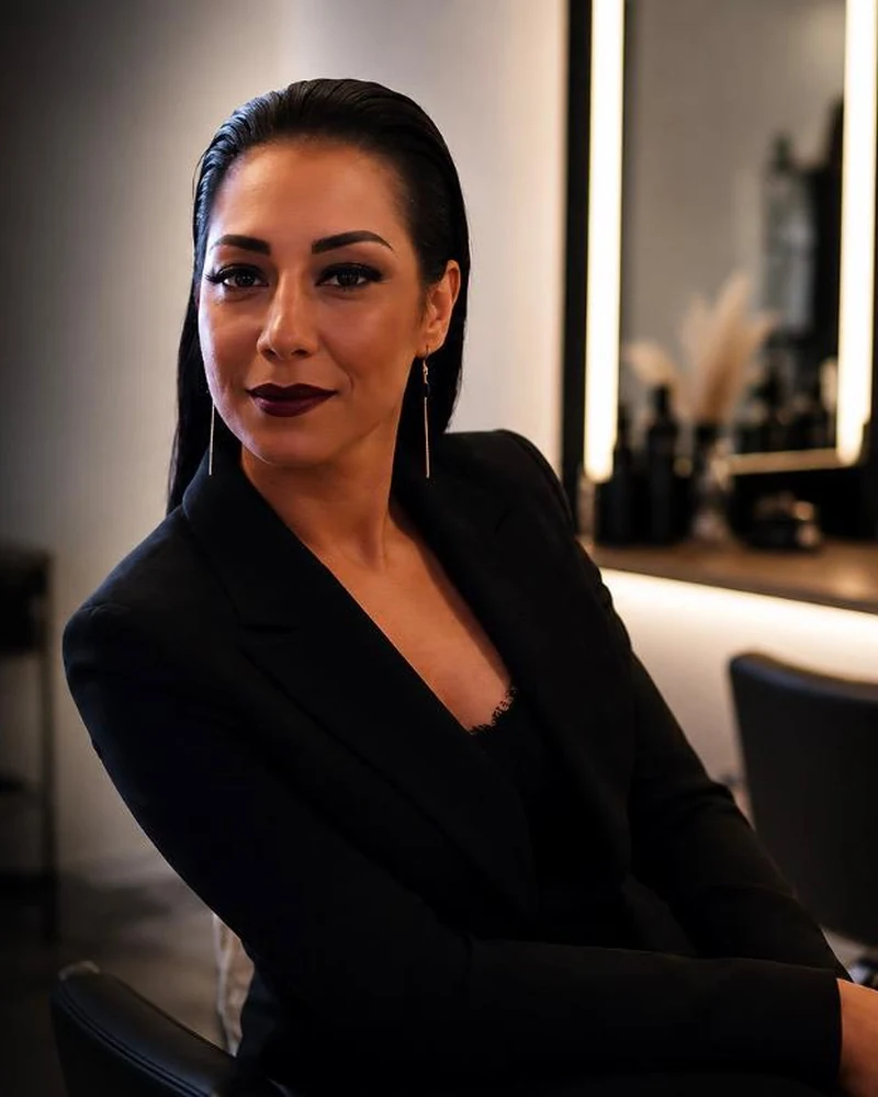 Esra Imrak – Senior Stylistin bei Salon Carré Schwabach